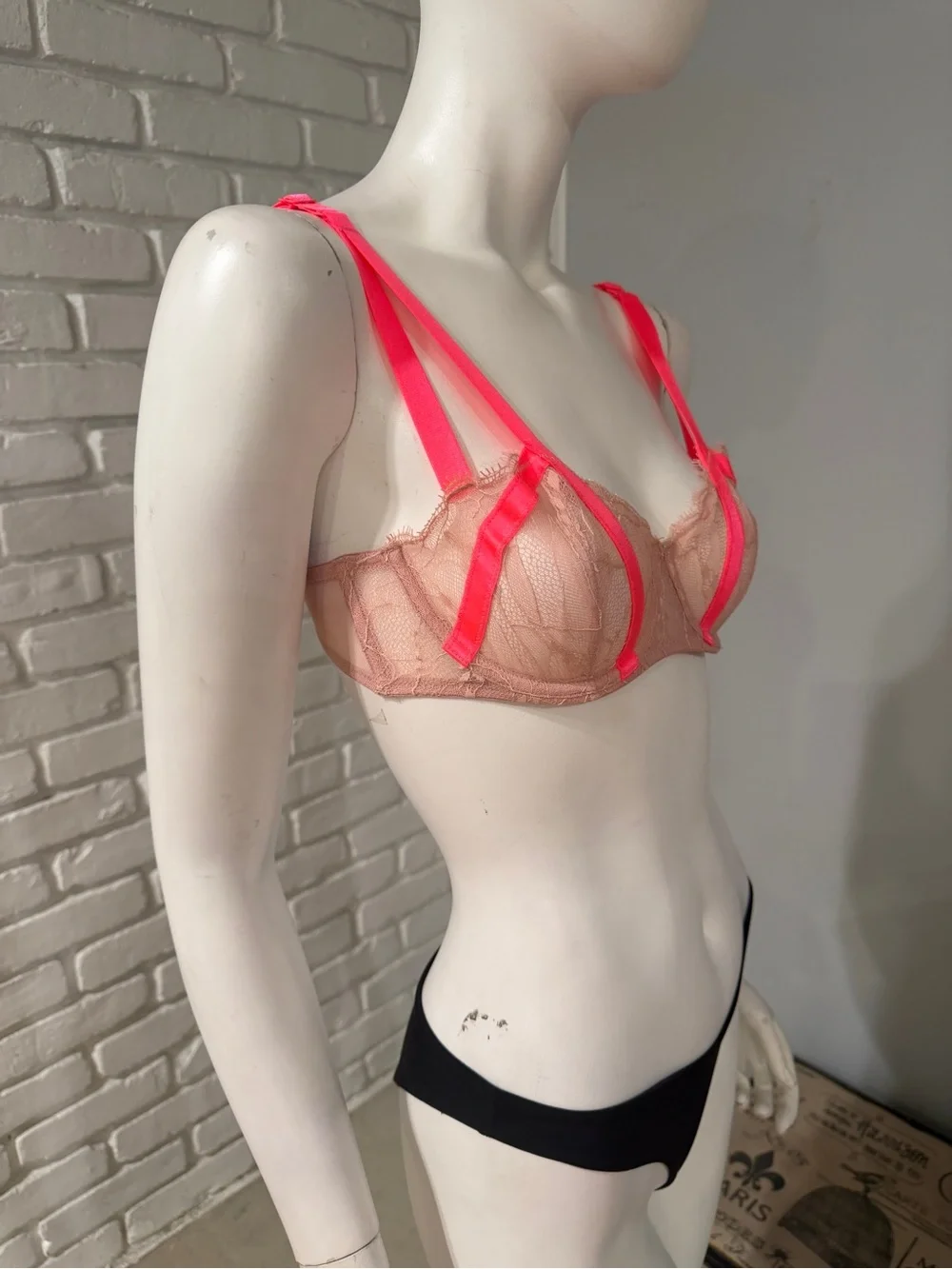 NWT Victoria’s Secret 34C Neon Pink & Blush Lace Underwire Bra Sheer Lingerie - Picture 4 of 9